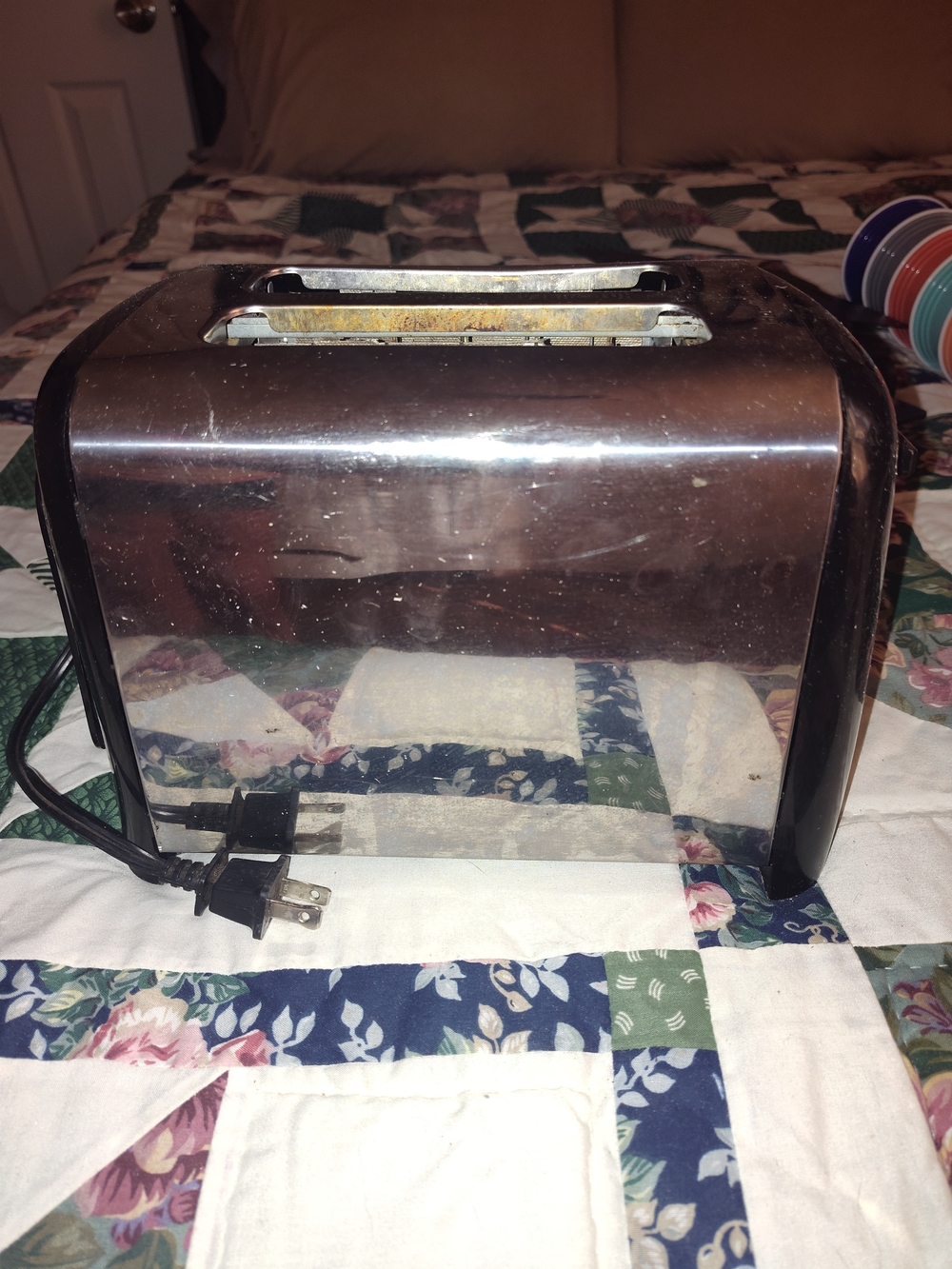 Chrome 2-Slice Toaster in Silver and Black